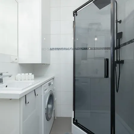 Unique And Spacious With Air Conditioning By Renters *