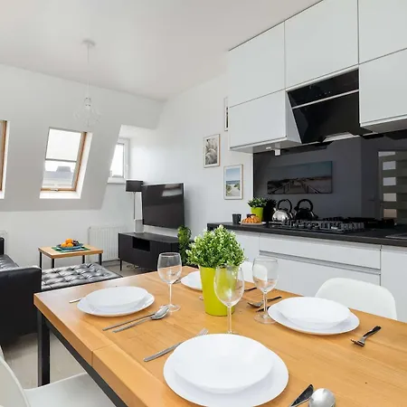 Unique And Spacious With Air Conditioning By Renters アパート シュチェチン