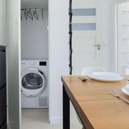 Unique And Spacious With Air Conditioning By Renters アパート シュチェチン