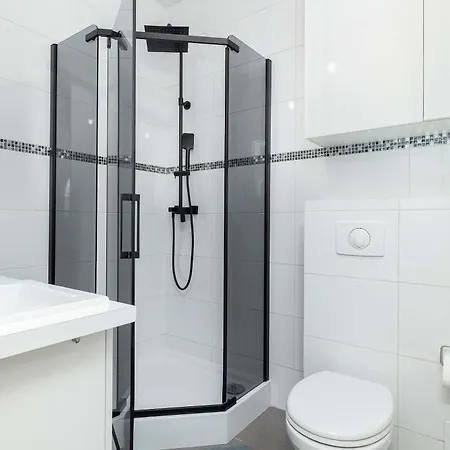 Unique And Spacious With Air Conditioning By Renters *